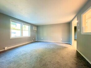 2 Annaberry Ln in Auburn, MA - Building Photo - Building Photo