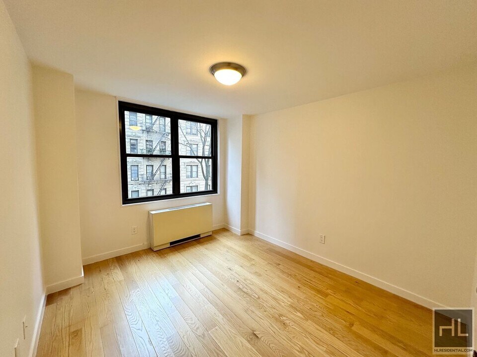 EAST 49 STREET in New York, NY - Building Photo