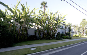 Chandler Garden Apartments in North Hollywood, CA - Building Photo - Building Photo