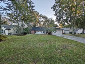 466 Oldfield Dr in Orange Park, FL - Building Photo