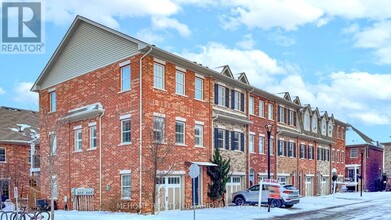 3 Hyde Park Mews in Kitchener, ON - Building Photo - Building Photo