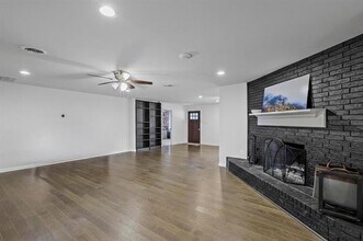 6244 Trail Lake Dr in Fort Worth, TX - Building Photo - Building Photo