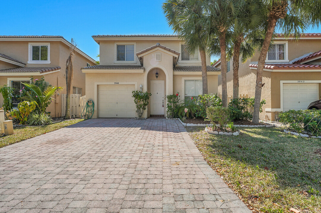 3948 Lake Tahoe Cir in West Palm Beach, FL - Foto de edificio