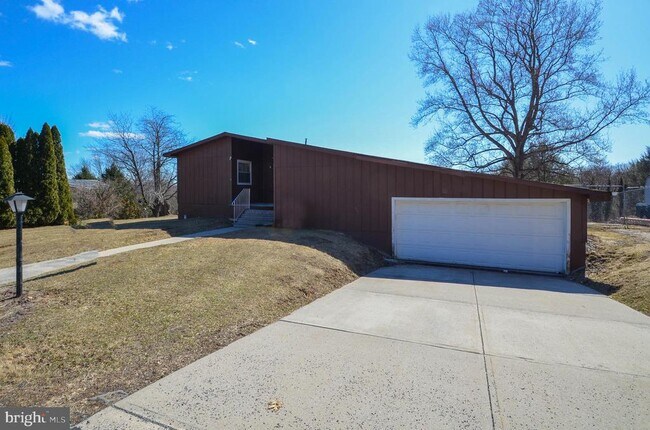 2228 Skyline Dr in Slatington, PA - Building Photo - Building Photo