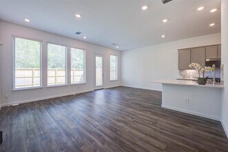 609 Royal Arch Dr in Conroe, TX - Building Photo - Building Photo