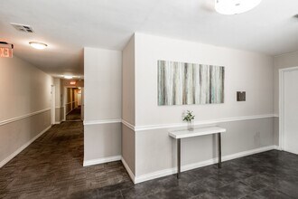 311 South Doheny Drive in Los Angeles, CA - Building Photo - Building Photo