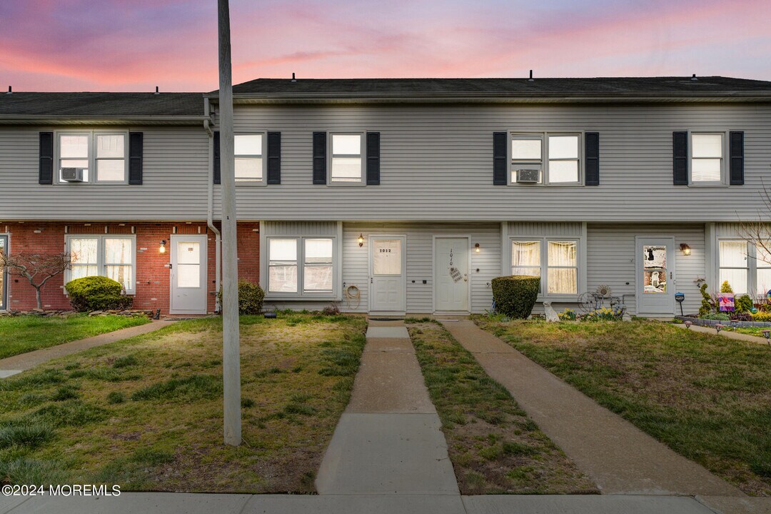 1012 Sawmill Rd in Brick, NJ - Building Photo