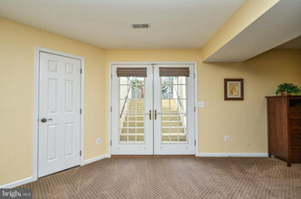 21389 Fitzgerald Dr in Ashburn, VA - Building Photo - Building Photo