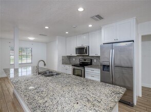 14605 Brentwood Ln in Tampa, FL - Building Photo - Building Photo