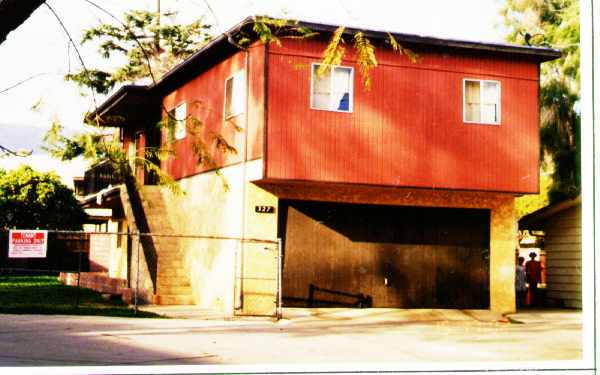 325-327 Del Monte St in Pasadena, CA - Building Photo