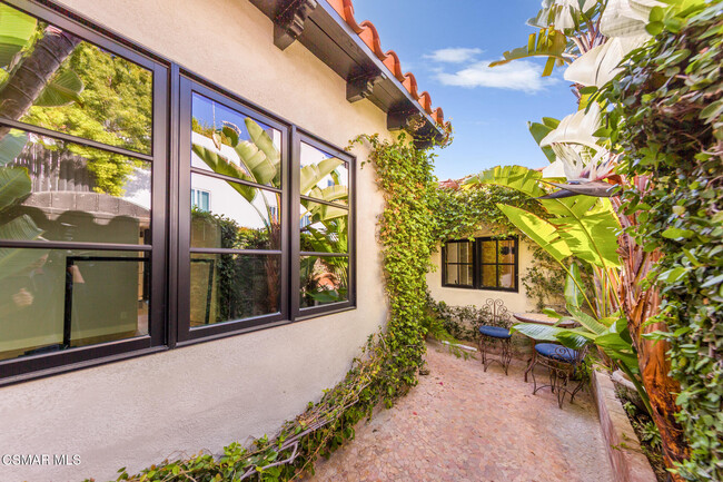 1376 Miller Pl in Los Angeles, CA - Building Photo - Building Photo