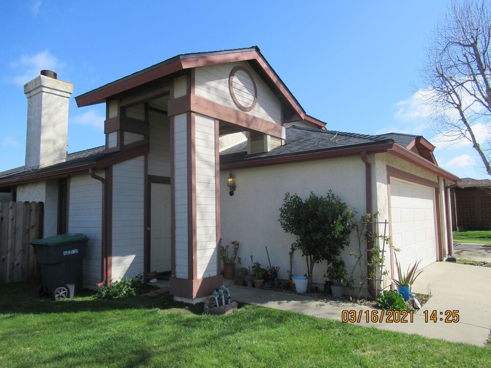 1316 Aster Ln in Lompoc, CA - Building Photo