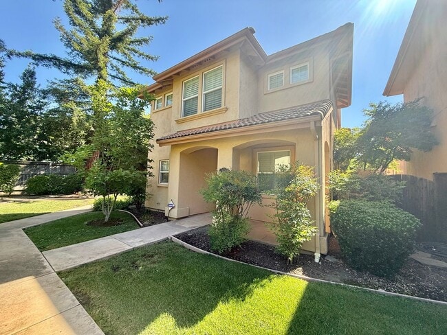 2043 Catalina Dr in Davis, CA - Building Photo - Building Photo