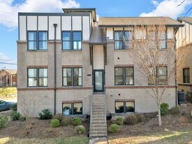 954 Russell St in Nashville, TN - Building Photo