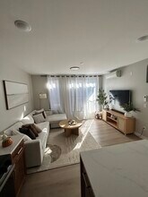 400 W Broadway in Boston, MA - Building Photo - Building Photo