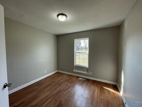 4002 Offutt Ct NW in Huntsville, AL - Foto de edificio - Building Photo