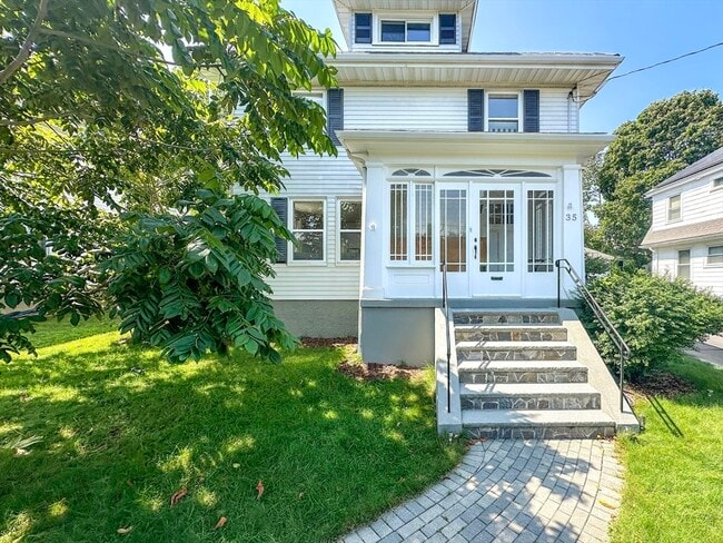 35 Reedsdale Rd in Milton, MA - Building Photo - Building Photo