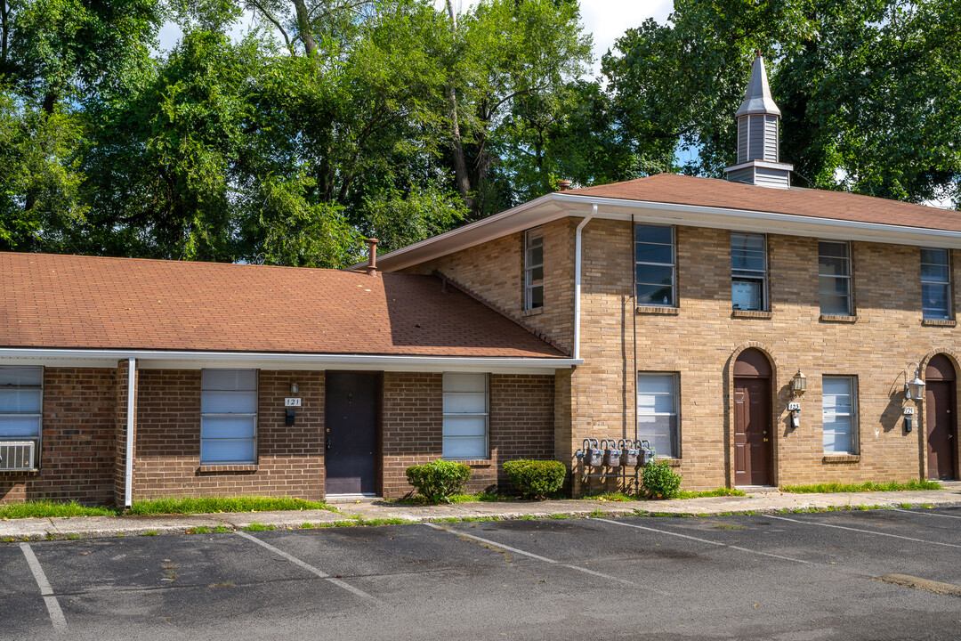 Dixie Downs Apartments in Louisville, KY - Foto de edificio