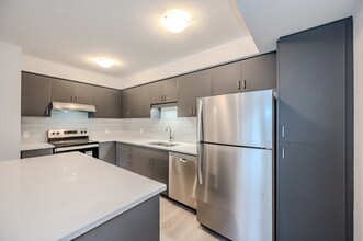 40 Reverie Way in Kitchener, ON - Building Photo - Building Photo