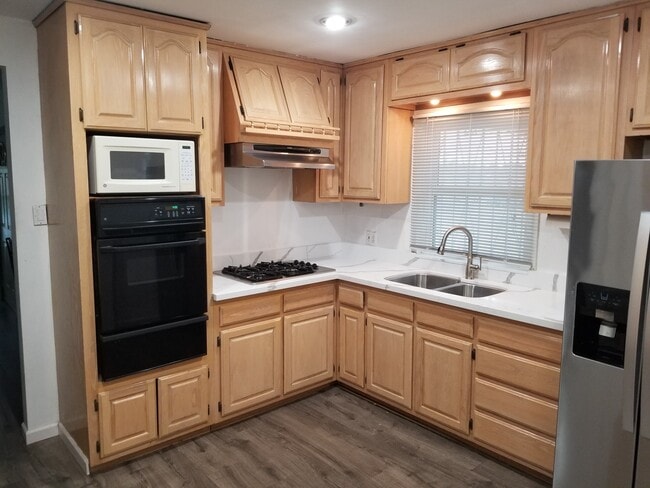 2153 Findlay Ave, Unit 1 in Monterey Park, CA - Foto de edificio - Building Photo