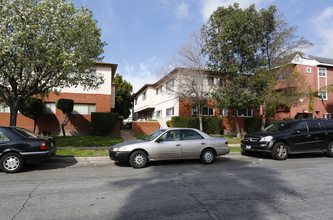 2301-2305 Naomi St in Burbank, CA - Building Photo - Building Photo