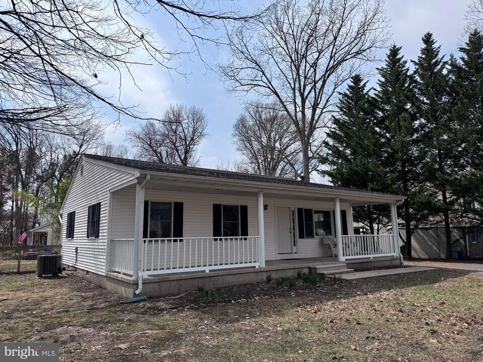 2006 Stevens Dr in Chester, MD - Building Photo