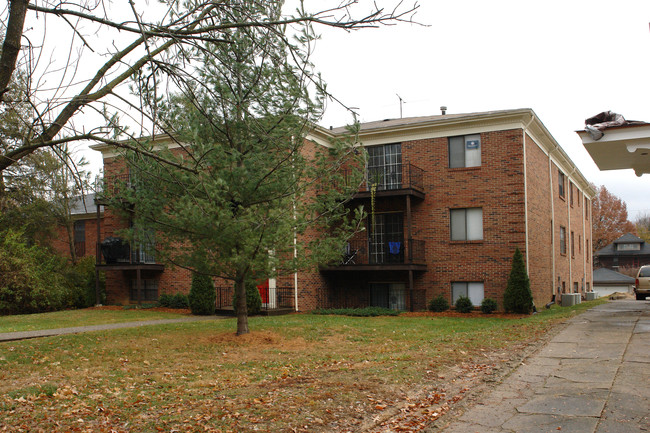 Cherokee Place in Louisville, KY - Foto de edificio - Building Photo