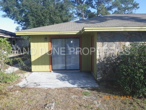 1610 Green Briar Pkwy-Unit -1 in Gulf Breeze, FL - Foto de edificio - Building Photo