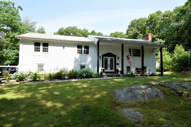 479 Westfield St in Dedham, MA - Building Photo - Building Photo