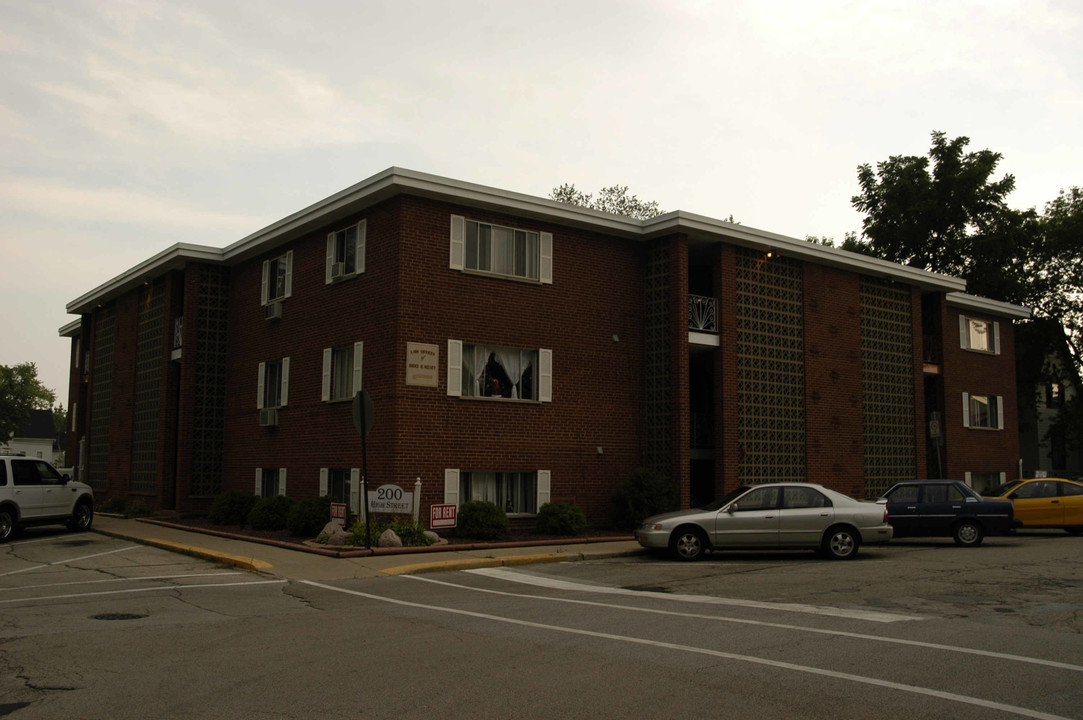 200 High St in West Chicago, IL - Building Photo