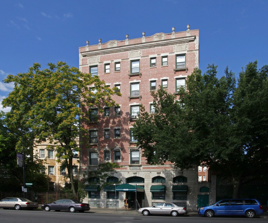 Sheridan View Apartments in Chicago, IL - Building Photo