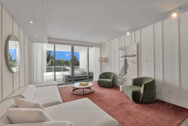 2201 Collins Ave in Miami Beach, FL - Foto de edificio - Building Photo