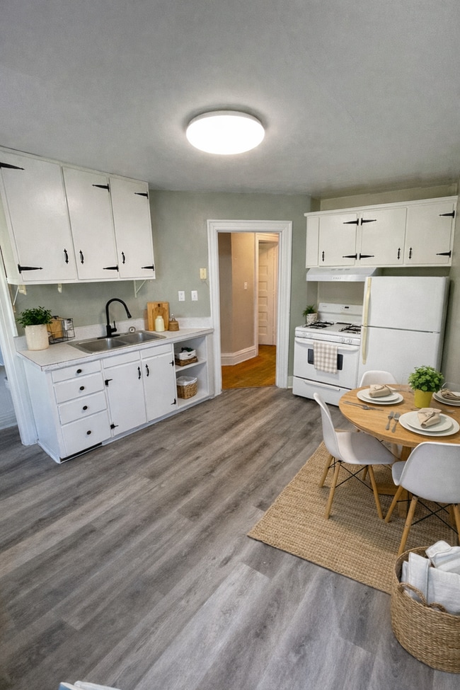 2315 Oakes Ave in Superior, WI - Building Photo - Building Photo