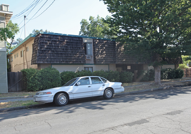 337 E Poplar St in Stockton, CA - Building Photo - Building Photo