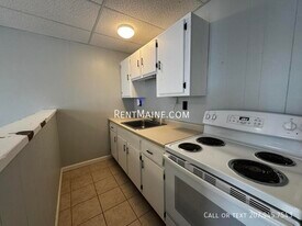 17 Edwards St in Waterville, ME - Building Photo