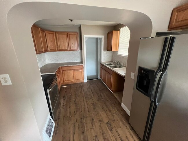 8269 Rivard Ave in Warren, MI - Building Photo - Building Photo