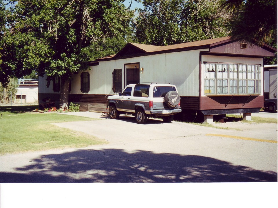 Country Village Mobile Home Park in Carlsbad, NM - Building Photo