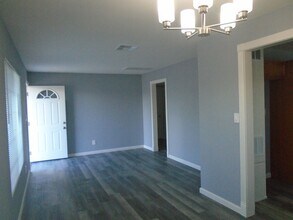 301 Griffiths St in Bakersfield, CA - Building Photo - Building Photo