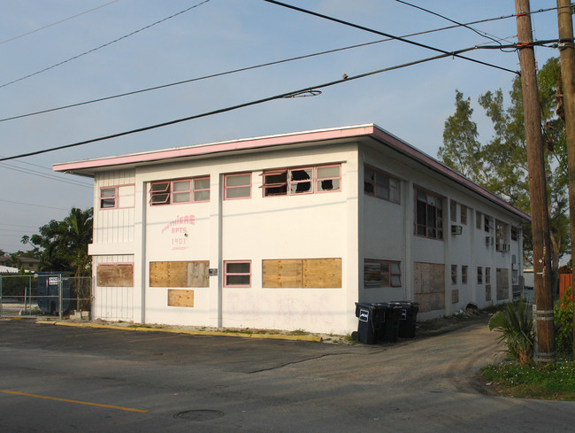 Johnson Street Apartments in Hollywood, FL - Building Photo - Building Photo