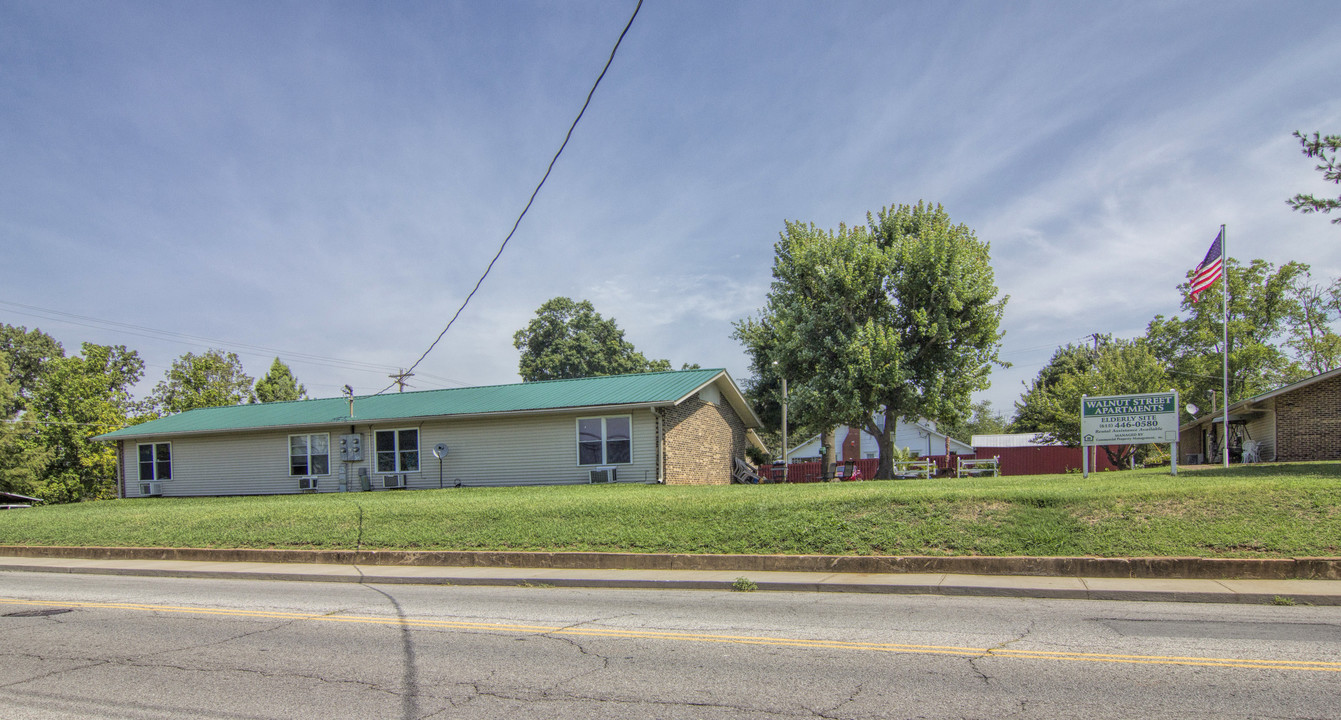 Walnut Street Apartments in Dickson, TN - Building Photo