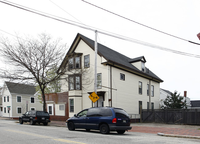 127 Cumberland Ave in Portland, ME - Foto de edificio - Building Photo