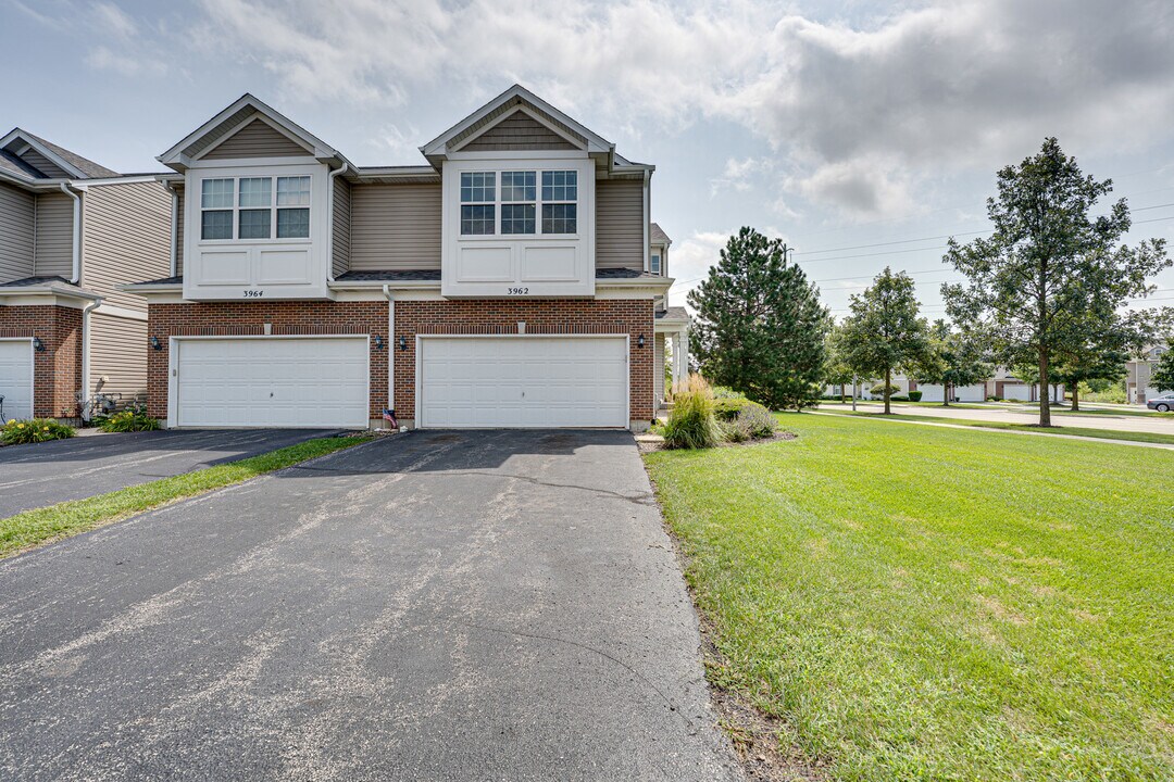 3962 Evans Ct in Yorkville, IL - Building Photo