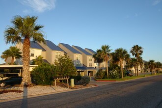 Spinnaker Condominiums in Corpus Christi, TX - Foto de edificio - Building Photo