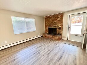 301 Columbia Rd, Unit 4 in Colorado Springs, CO - Building Photo - Building Photo