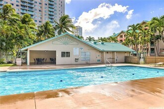 3075 Ala Poha Pl in Honolulu, HI - Building Photo - Building Photo