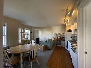 7 Cedar St, Unit 2 in Northampton, MA - Building Photo - Building Photo