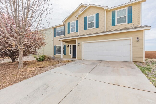Beautiful Two Story House in Alamogordo, NM - Building Photo - Building Photo