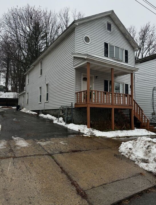6 E Clinton St in Johnstown, NY - Building Photo