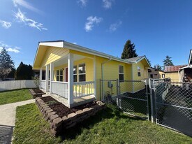 119 N 29th Pl in Mount Vernon, WA - Building Photo