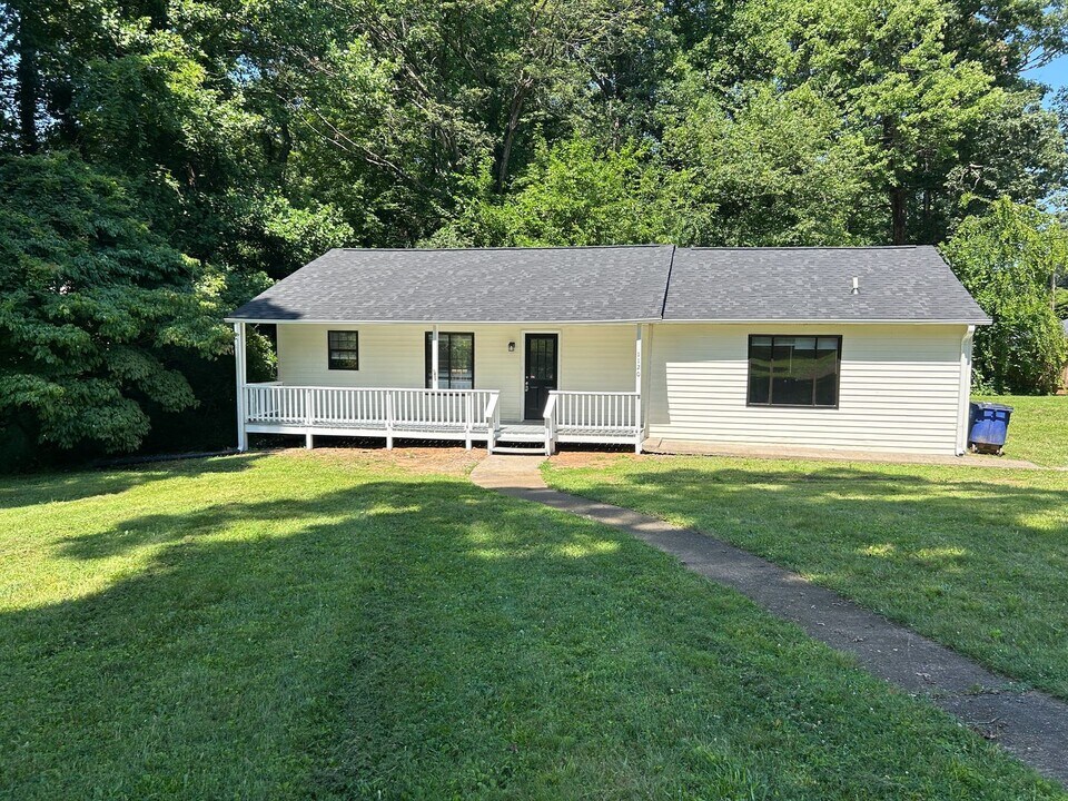 1120 Wooded Ave in Winston-Salem, NC - Building Photo